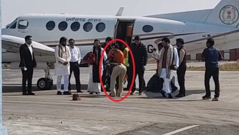 ऑन-ड्यूटी TI को पंडित धीरेंद्र शास्त्री के