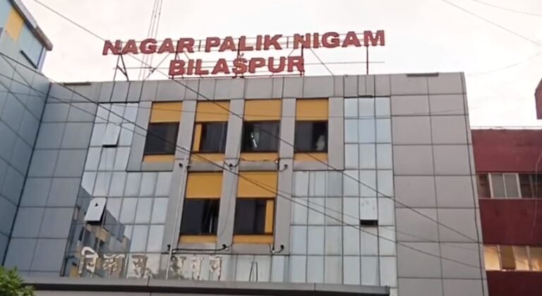 नगर निगम के कर्मचारियों को महीनों से सैलरी 