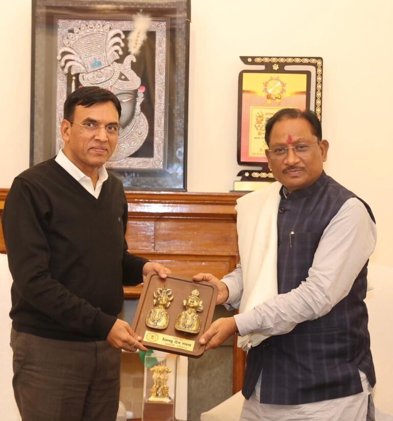 मुख्यमंत्री श्री विष्णु देव साय ने केंद्रीय मंत्री श्री मनसुख मांडविया से की भेंट, प्रथम खेलो इंडिया ट्राइबल गेम्स की मेजबानी छत्तीसगढ़ को मिलना समूचे राज्य के लिए गर्व और सम्मान का विषय