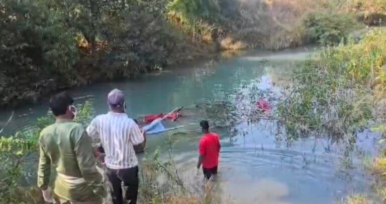 नदी में तैरती मिली दो सगी बहनों की लाश, इलाके