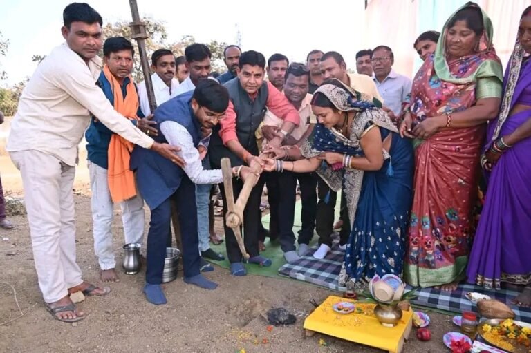 सांकरा में बनेगी महतारी सदन, राजस्व मंत्री टंक राम वर्मा ने किया भूमि पूजन