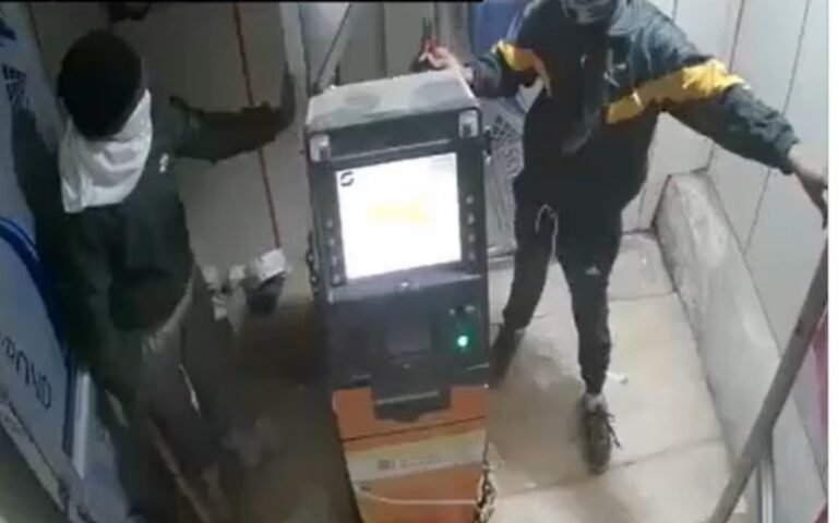 जशपुर में बड़ी वारदात टली, ATM उखाड़ने पहुंचे