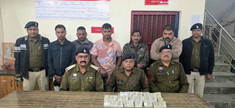 जुआ फड़ पर पुलिस का छापा, 5 जुआरी