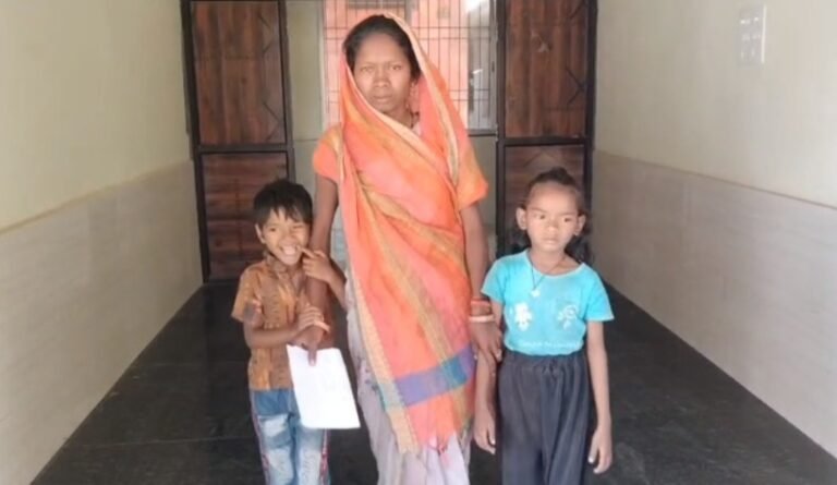 CG News : पति के निधन के बाद दर-दर भटक रही आदिवासी महिला, खेत की धान बेचने में फंसी दिक्कत