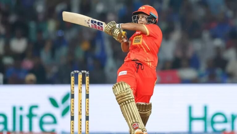 WPL में Ayushi Soni बनीं रिटायर्ड आउट होने वाली बल्लेबाज़