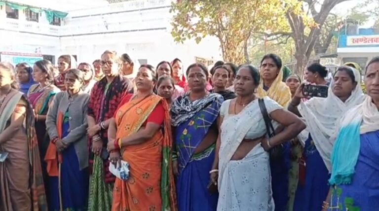 नगरीय निकाय कर्मियों का हल्लाबोल