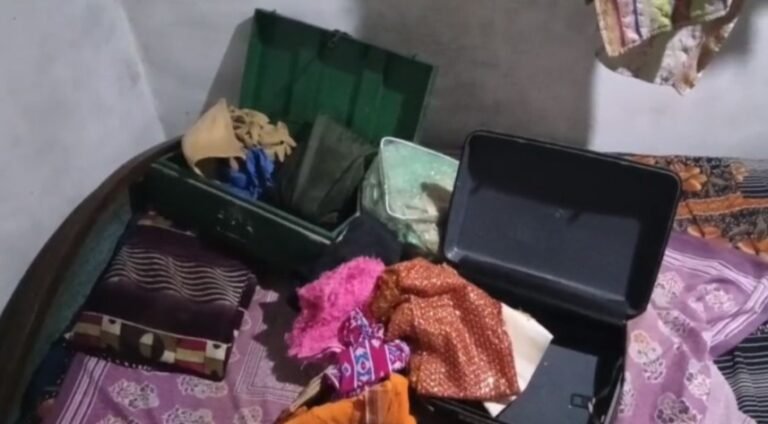 पत्रकार समेत दो परिवारों को लाखों की चपत