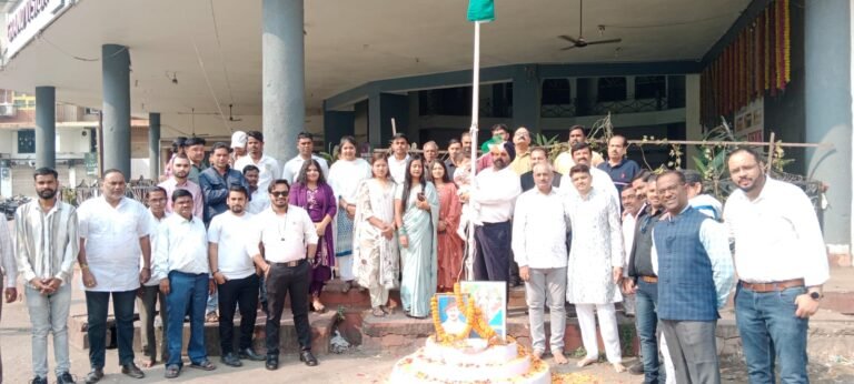 ग्रैंड विजन पंडरी कार्यालय में ग्रैंड ग्रुप के