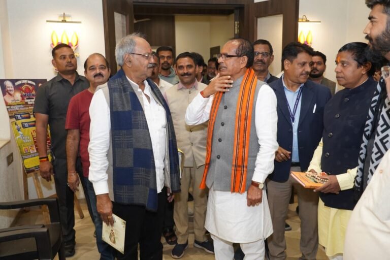 केंद्रीय कृषि मंत्री शिवराज सिंह चौहान ने सांसद बृजमोहन