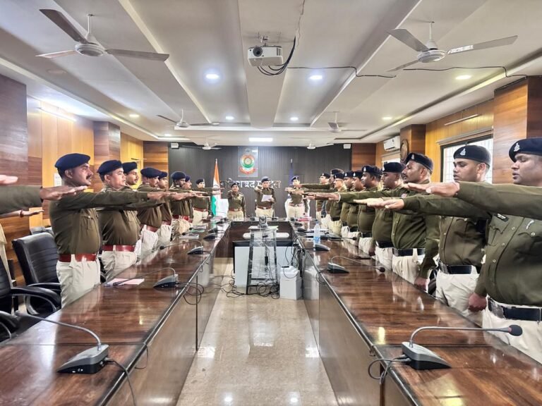 गरियाबंद पुलिस ने शहीद दिवस पर दी श्रद्धांजलि