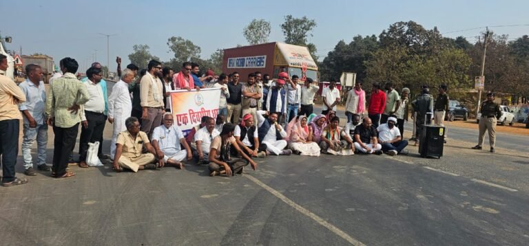 एनएच-53 व एनएच-353 पर कांग्रेस ने किया चक्काजाम