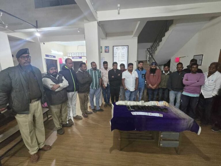 जुआरियों पर की गई कार्रवाई के बाद पुलिस पर गंभीर