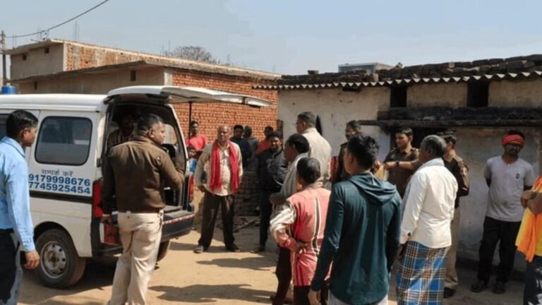 बेटी ने हंसिये से काटा पिता का गला, घर से बाहर