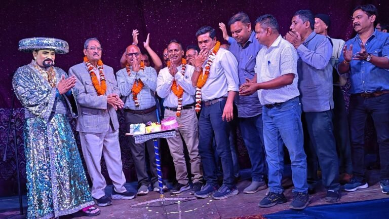 रहस्य और रोमांच की दुनिया में पहुंचे पत्रकार