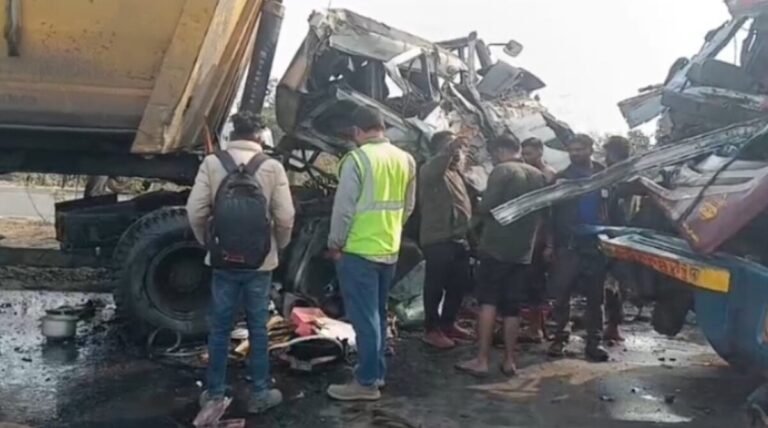 ट्रेलर और ट्रक की जोरदार भिड़ंत, एक की मौत