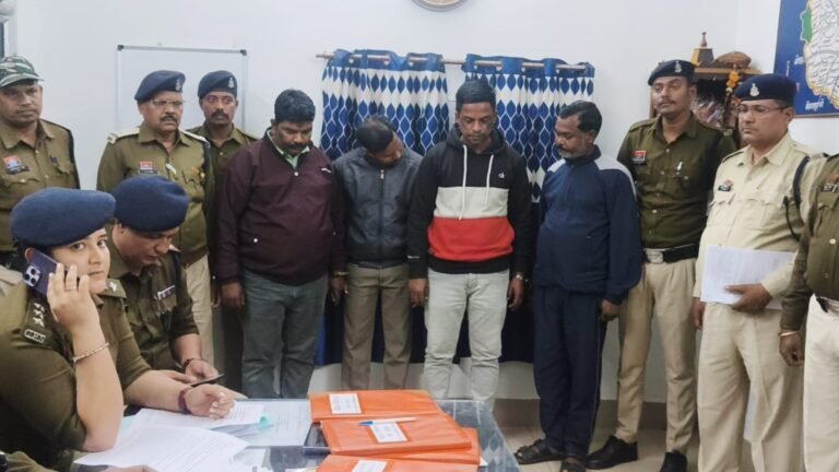 ​आधी रात हाईवे पर फिल्मी स्टाइल में लूट, उड़ गए