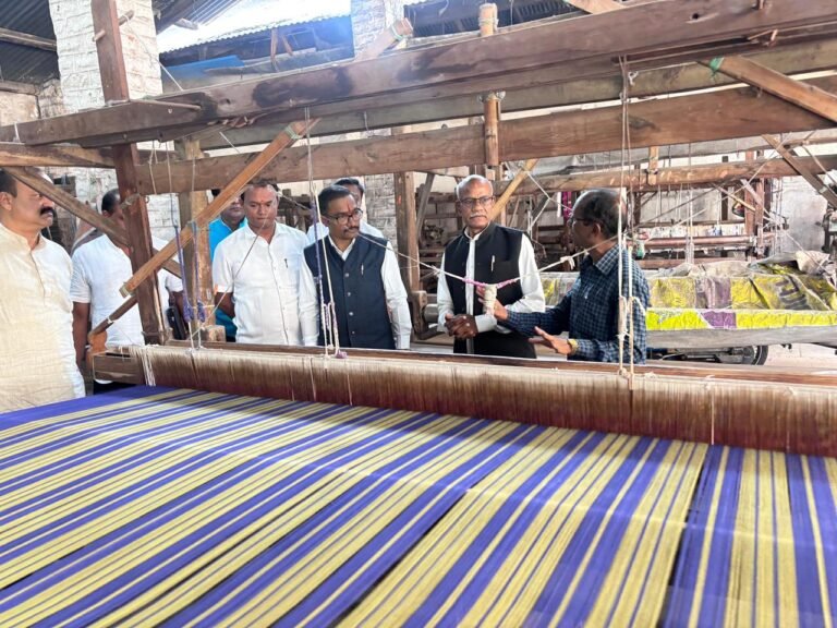 नवाचार से सुधरेगा बुनकरों का जीवन