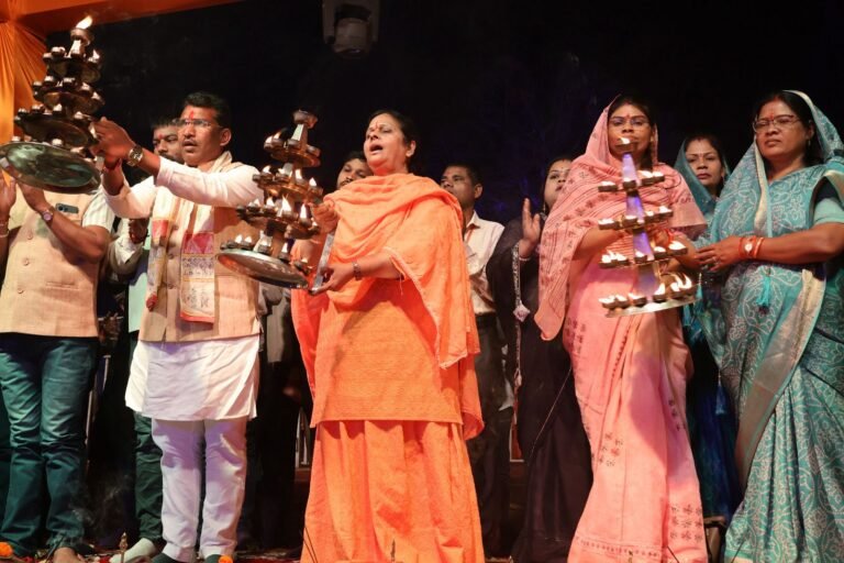 कुंभ कल्प मेला में प्रतिदिन हो