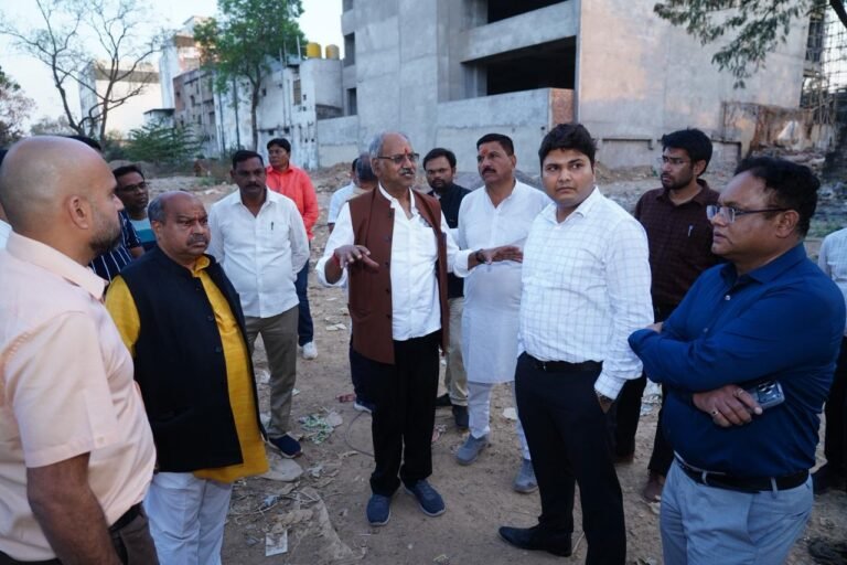 रायपुर की सूरत बदलने सड़क पर उतरे