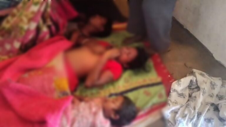 बंद कमरे में सोया था परिवार…