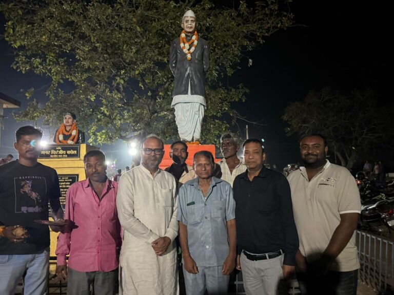 धरसीवा में डॉ. खूबचंद बघेल की पुण्यतिथि पर दी गई श्रद्धांजलि, नितिन गौरीशंकर अग्रवाल हुए शामिल; 50वीं वर्षगांठ बॉलीबॉल प्रतियोगिता का आयोजन