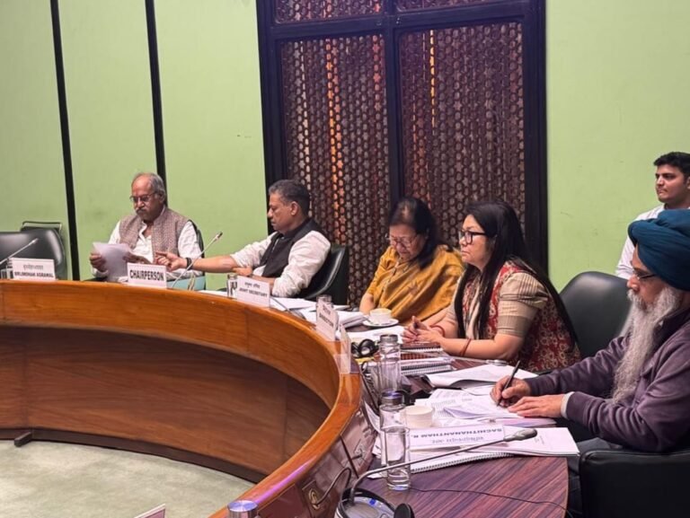 रसायन–उर्वरक स्थायी समिति में सांसद बृजमोहन अग्रवाल ने