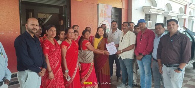 संविदा नियमित सहित अन्य कर्मचारियों की मांगो के लिए