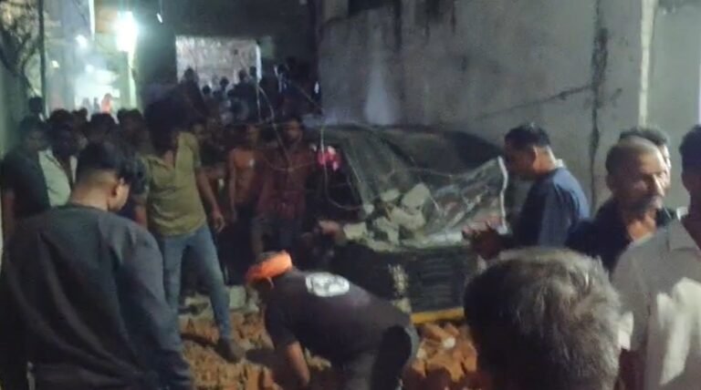 CG News : खेलते-खेलते मलबे में दफन हो गया 2 साल का मासूम