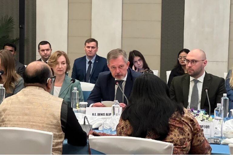Russian Ambassador: हम भारत को तेल सप्लाई करने के लिए हमेशा तैयार रहे