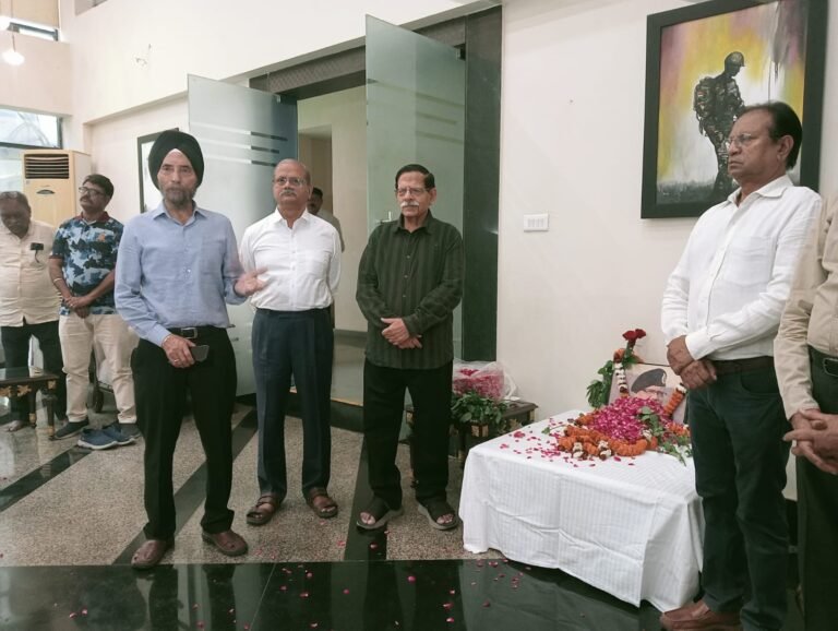 Raipur News : पूर्व DGP विश्वरंजन को पुलिस लाइन में दी