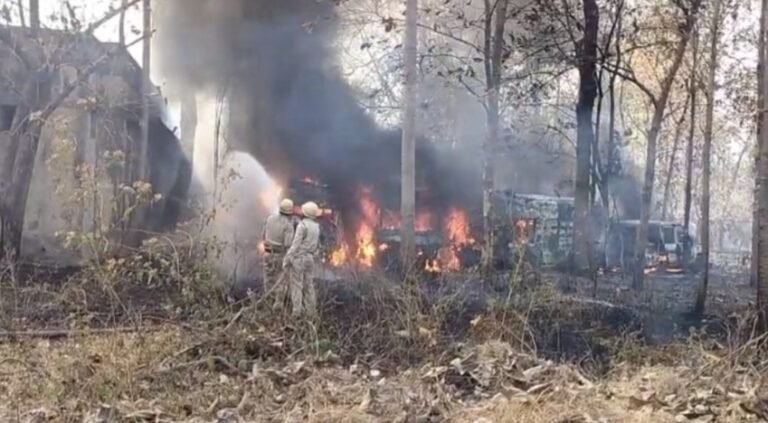 मेडिकल कॉलेज परिसर में लगी भीषण आग