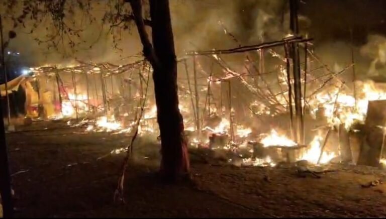 CG Breaking : नवरात्रि से पहले घटारानी मंदिर में मची तबाही, भीषण आग में 9 दुकानें खाक