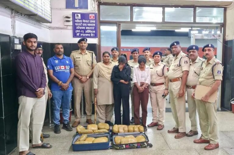वंदे भारत में ‘नशे का खेल’! AC कोच में बैठी
